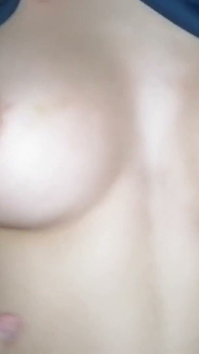 CHICA VIRGEN TENIENDO ORGASMO - KATPEACH | Clip 1