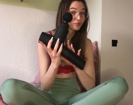 NEVER SEEN BEFORE!! EXTREME MASSAGE GUN MASTURBATION!!! 18yo German Skinny Teen with small tits and big Labia