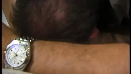 Küçük memeli esmer klasik sürtük zevkli bir sakso çekiyor