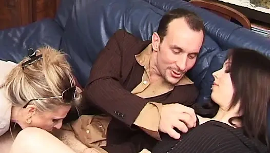 Güzel Fransız bebek götünde yarak ve yüzünde spermin tadını çıkarıyor