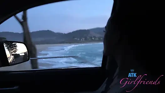 Anda melanjutkan perjalanan laut dengan Imani kemudian dia memberi Anda handjob, footjob, dan blowjob penuh, berakhir dengan Anda c