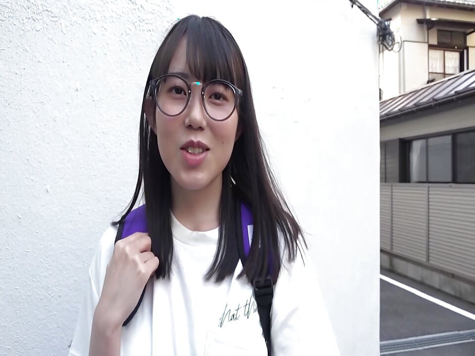 A161G08 Would you like to pick up a plain, introverted glasses-wearing girl and film her with an AV actor? Even the quiet maiden is passionate about sex, and she has insatiable sex!