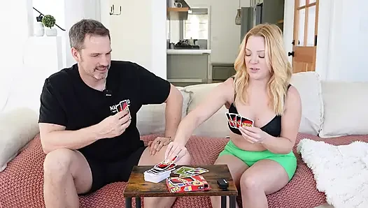 Vollbusige blonde milf spielt twister und wird gefickt - Tom games pod