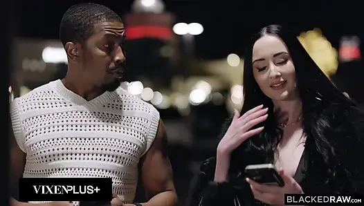 BLACKEDRAW подтянутая крошка Violet Voss осушает незнакомцев большим черным членом после ночного секса
