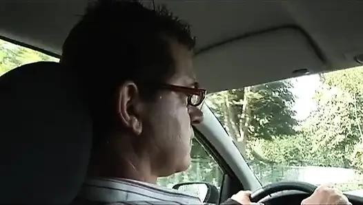 Edepsiz bir iş. Edepsiz üvey kız üvey babasının yarağını seviyor