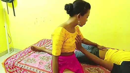 INDISCHE SCHÖNE EHEFRAU, RUHIGER WÜTENDER EHEMANN MIT MASSAGE, MEIN ÄLTERER WAR SO WÜTEND, DASS SIE SICH BERUHIGTE, NACHDEM SIE MEINEN SCHWANZ GELUTSCHT HATTE