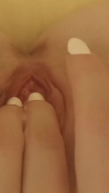 Sexy adolescente masturbándose y obtener cremoso orgasmo amateur casero lencería jugar con coño