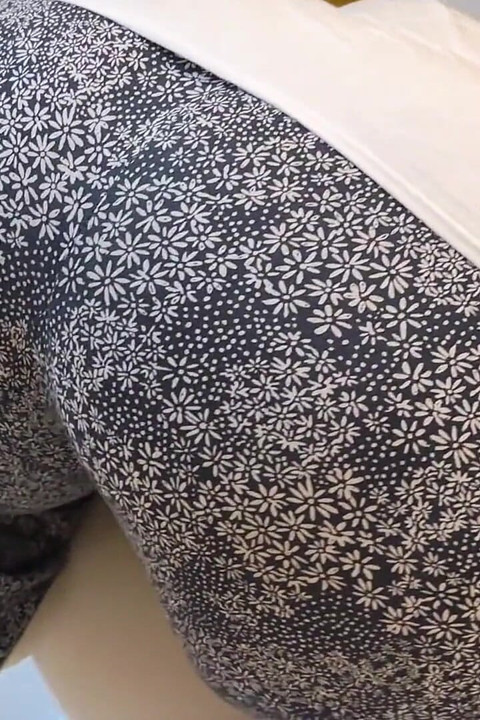 Фигуристая мусульманская мачеха с большой задницей застряла под кроватью, затем она хочет анальный трах от меня! Эпизод-1