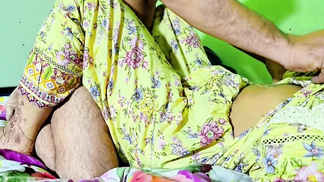 My whore step mom wakes me up in the best way she knows stepson Ne Soti Hoi Stepmom ki Chudai kardi
