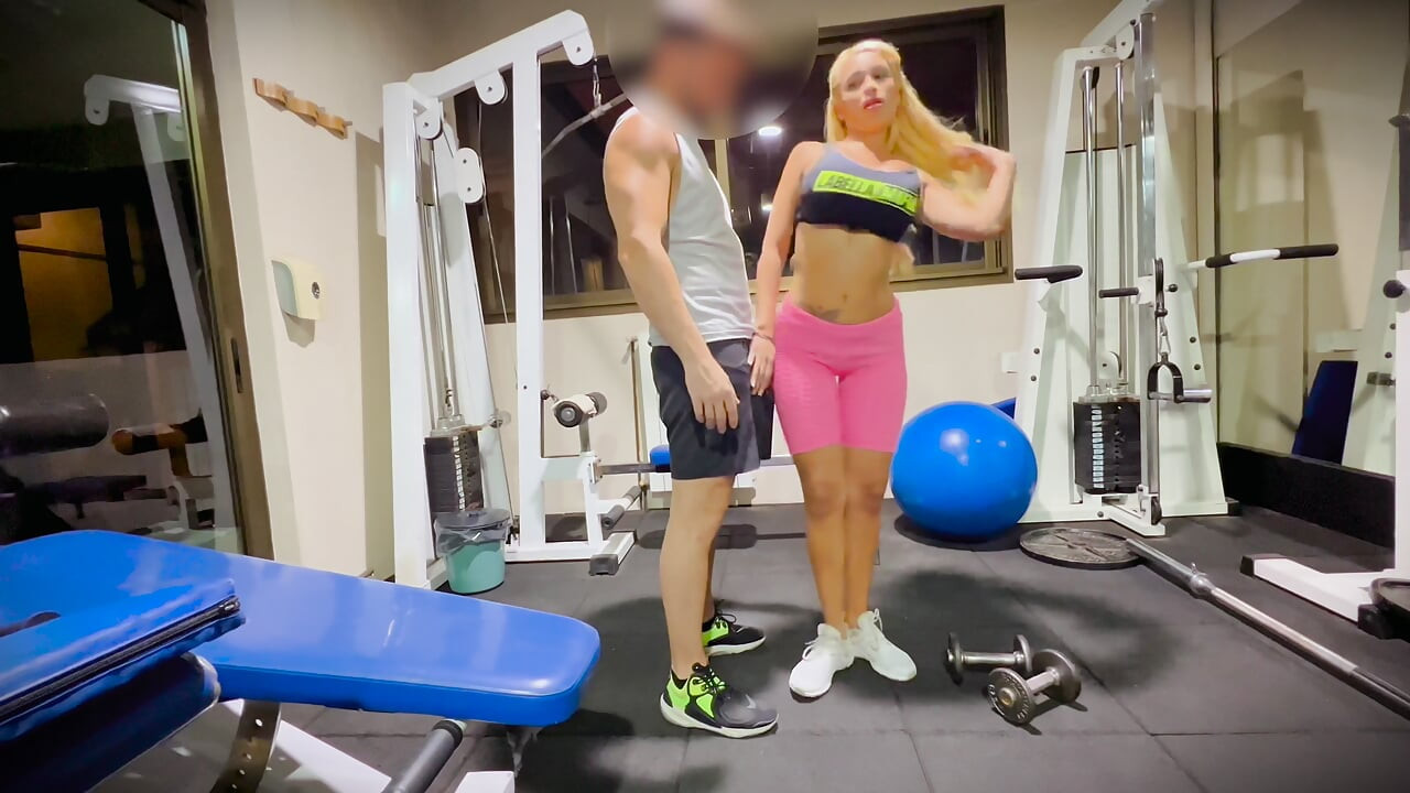 Vežbala je, ali je njen trener izgubio fokus - Lana Majers