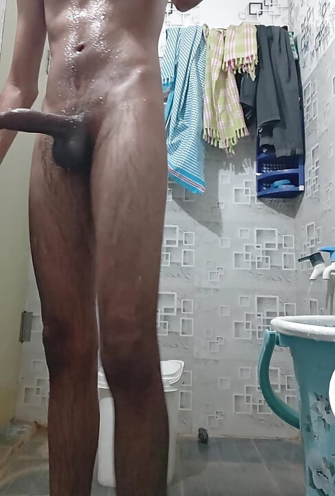 לאה. KED MMS של נער בן 18 מתרחץ