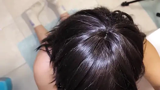 Tante seksi lagi asik cuci kontol kekasihnya Sepong dua kontol. Ep 30821