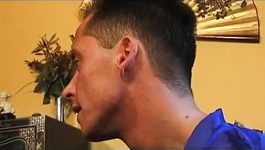 Sarışın olgun Alman bdsm ffm'de oyuncaklarla paylaşılıyor