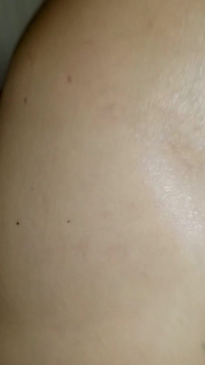 거대한 딜도를 타고 오르가즘을 느끼는 핫한 교외 아마추어 몰몬 주부