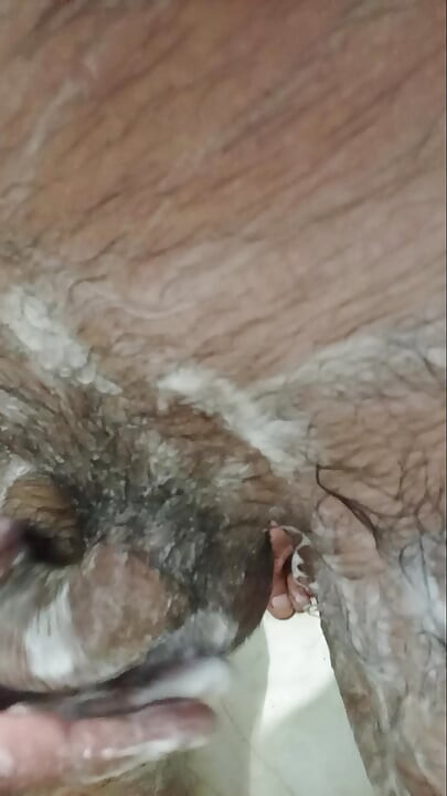 Solo beautiful big all in foam, unpleasant hand masturbation!