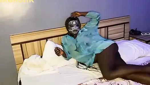 Она устала от хуя своего мужчины, поэтому я помог ей