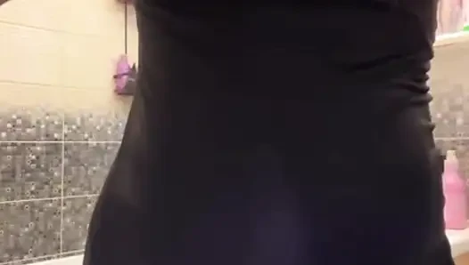 Üvey annem parmaklarıyla götünü sikiyor