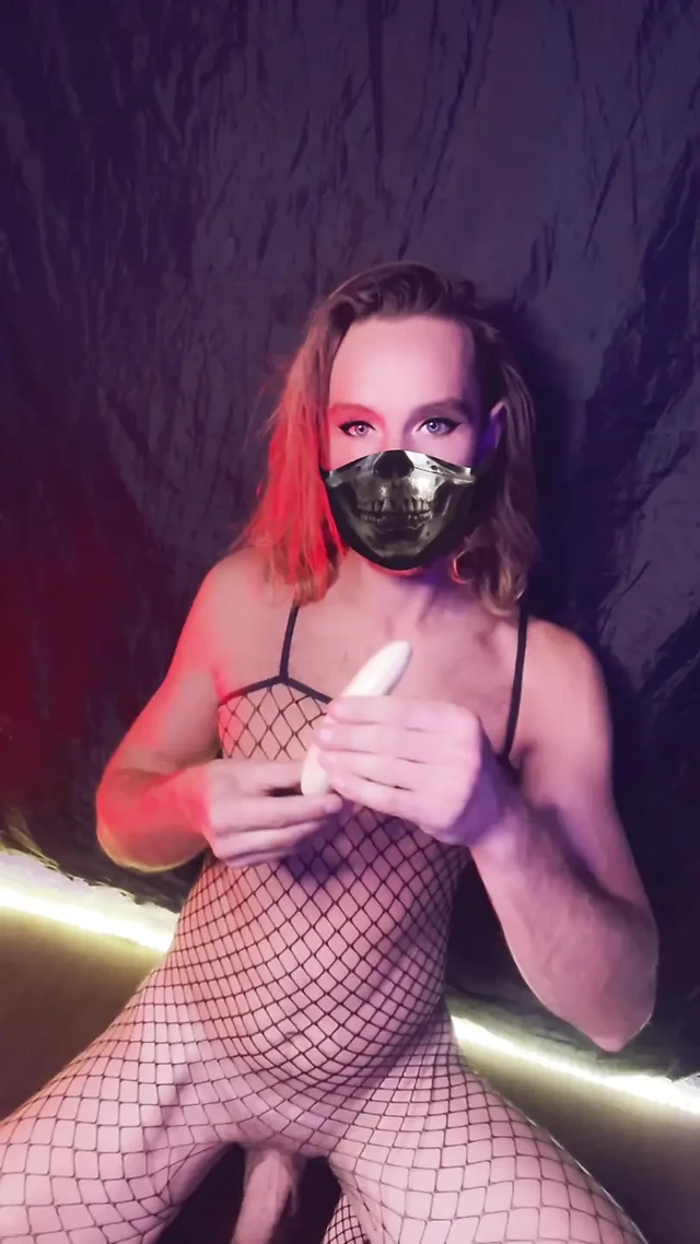 Bitch Fucks Herself with a Banana and Has Fun