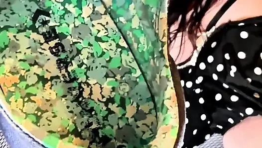 Hadiah untuk tetangga: fantasi kaki bau