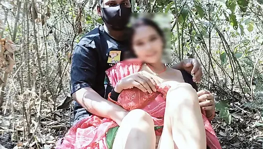 Hot Girlfriend ko jungle mein choda indian  MMS, desi village beautiful sviral MMS HD Xxxx  Hot girl friendko jungle mein pak