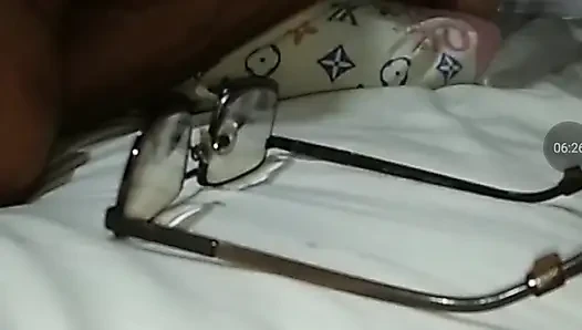 Memakan memek basah ke pantat adalah dia muncrat