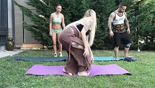 Eine Lustvolle Yoga-meisterin Bella Mur Putzte Die Jungs Von Paaren Monika Fox Und Jack23!
