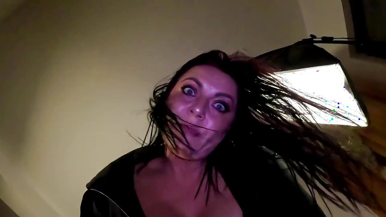 Cameltoe Tease, Velvet Hoodie & Dirty Dancing Masturbation