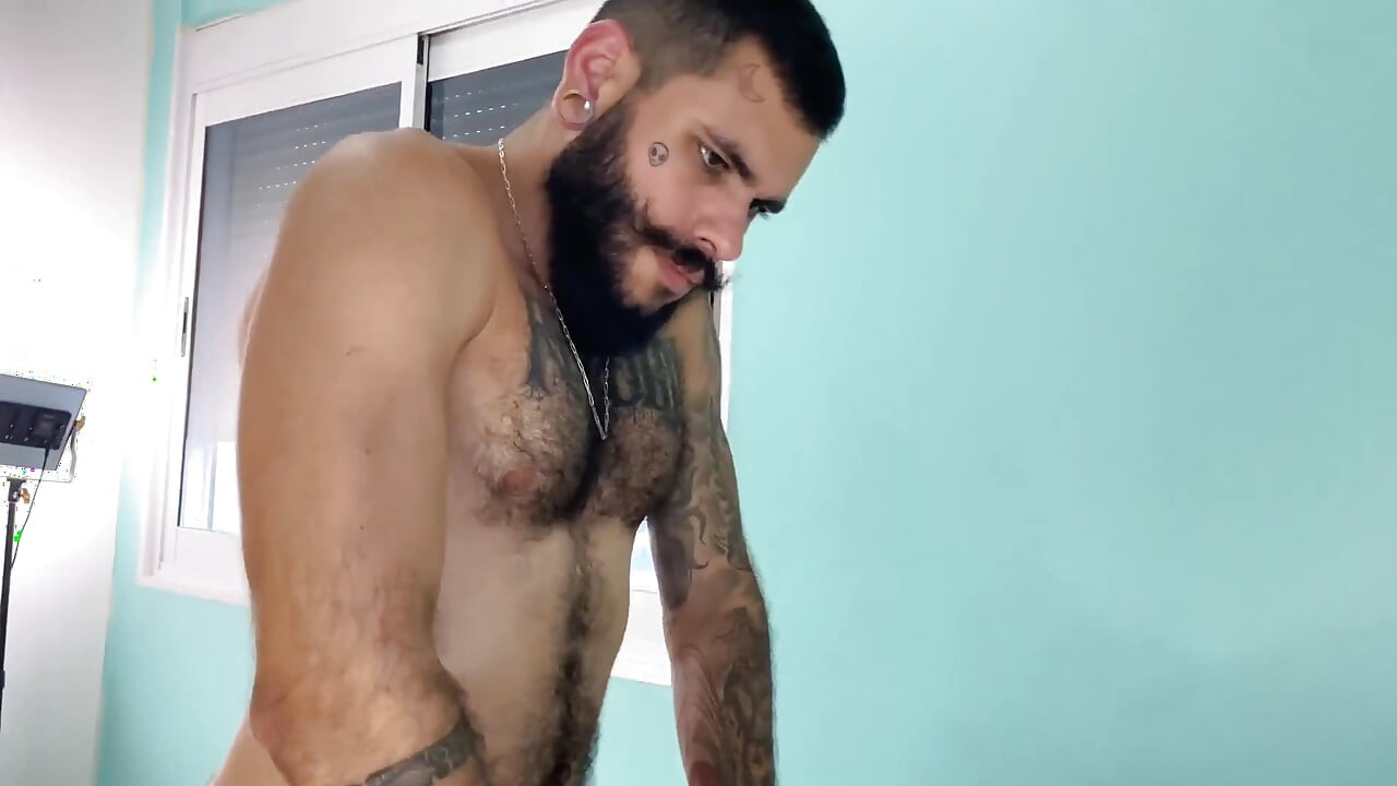 Hairy Male Round and Round!
