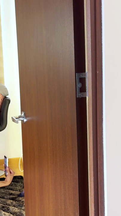 魅力的なラティーナMILF!義母は興奮して、隣の部屋で聞こえるうめき声を聞きながら自慰をする! | クリップ 2