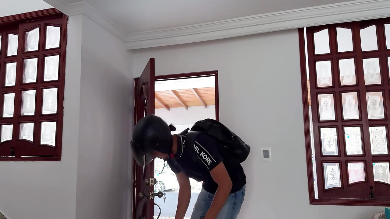 My friend's cuckold gets distracted and his wife's whore gives me a delicious blowjob in secret.