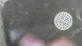 Masturbándose en las duchas del parque local!