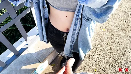 Öffentlicher Blowjob, fast erwischt... Im Auto habe ich seine ganze Ladung geschluckt - KLX