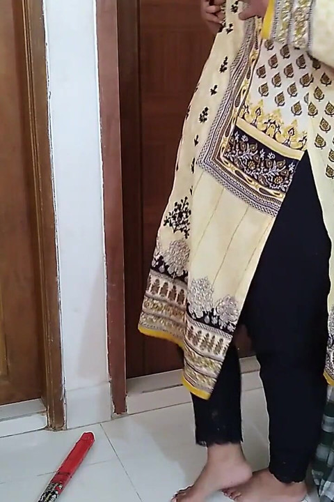 BBW Stepaunty Fucked by Her Devar While Sweeping Room - Hindi Audio