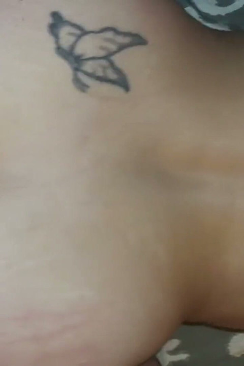 Ele Me Pega Pela Bunda e Me Fode Por Trás