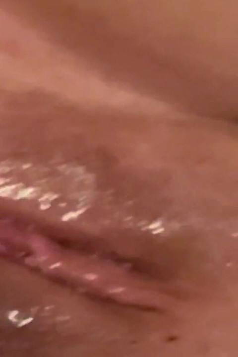 Chorros por nuevo combo de vibrador y consolador de juguete