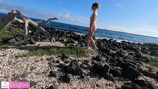 An amateur couple on a vacation fucking on a public beach