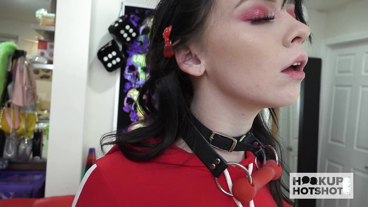 Athena Rayne, suceuse de bites, taille une pipe et se fait défoncer la chatte !