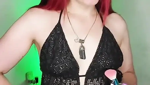 Başka bir adamla sikişmek için gavat kocama tanga seçmesini sağlıyorum!!