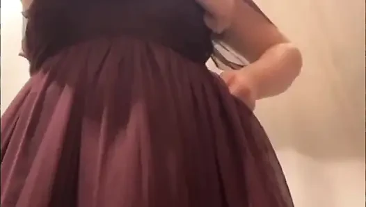 Ngentot berisiko. Ruang pas Masturbasi. Memek cewek ini lagi asik muasin memeknya - close up Squirting. Masturbasi terbalik