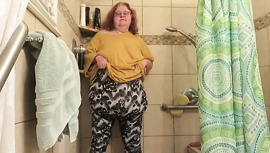 I play with chocolate sprinkles putting on my tits belly and ass