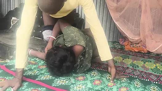 Pados ki bhabhi ko bed per chudai ki