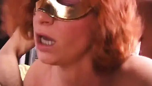 Garip amatör çift kamera önünde sikişiyor