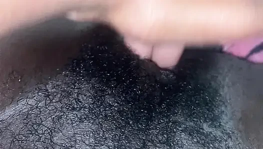 Islak kremsi kıllı siyah amcığım