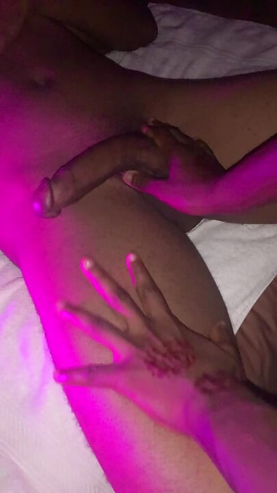 Afrikalı zenci genç kız seksi lolipop gibi sikimi yalıyor - ateşli sakso bakış açısı