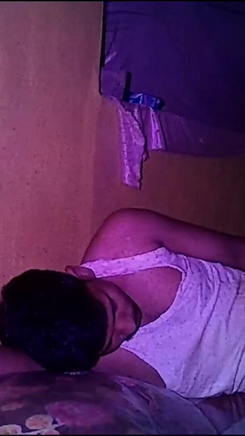 Kultni trenutak iz filma "Indijska seoska kućanica vruće ljubi seksi ženu"