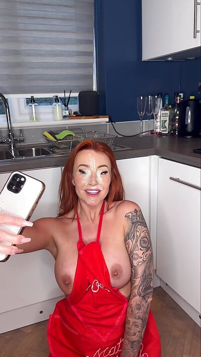 ホットなイギリス人の妻が料理中にセックスされる