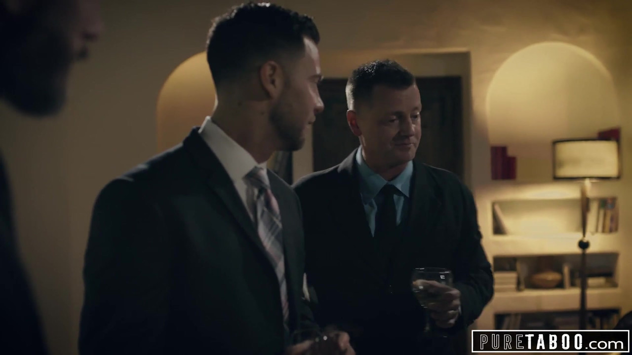 純粋なタブー痴女がビジネスマンに屈辱-公共ファック