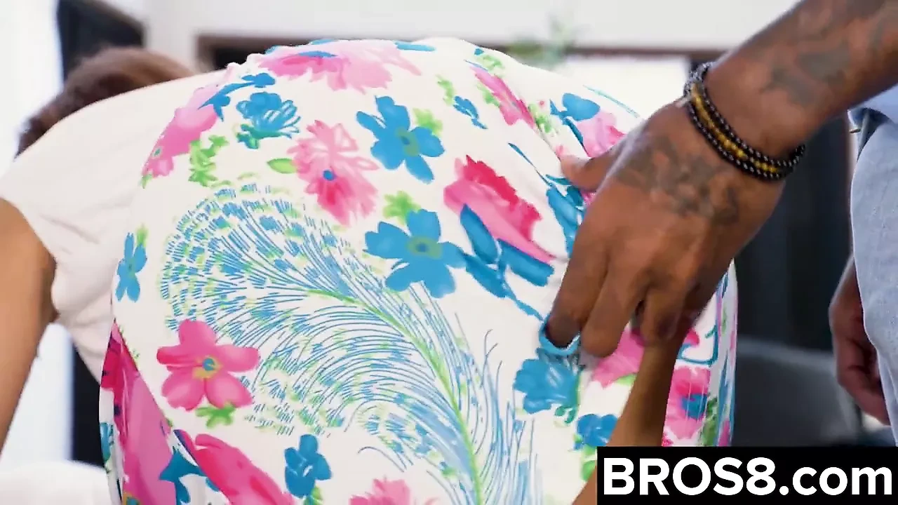 熟女乱搞继女 大黑鸡巴男友