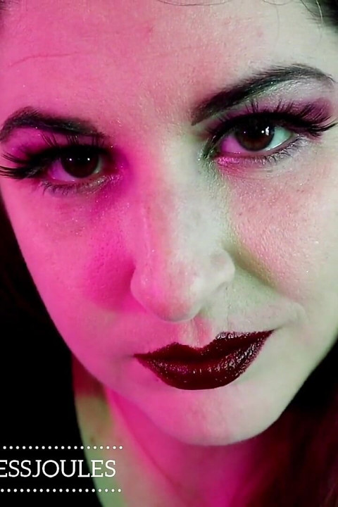 بمب عشق، زمزمه ملایم ASMR