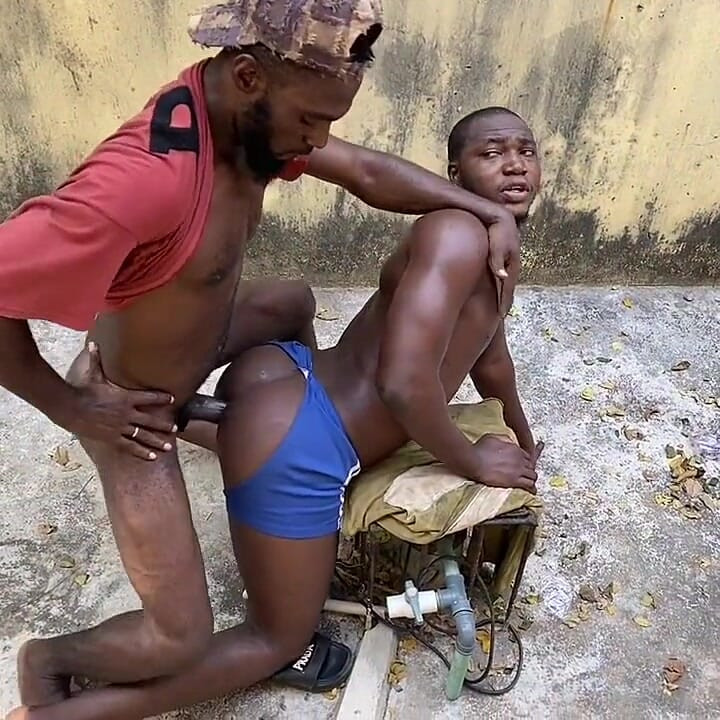 Ayah tiri dan pantat montok